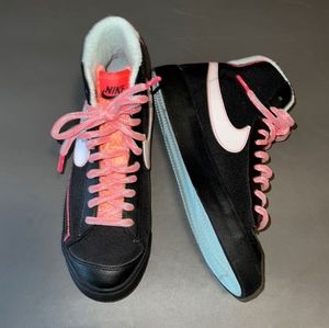Nike Blazer Mid '77 Shoe Y6 (W7.5) Black Pink Blue